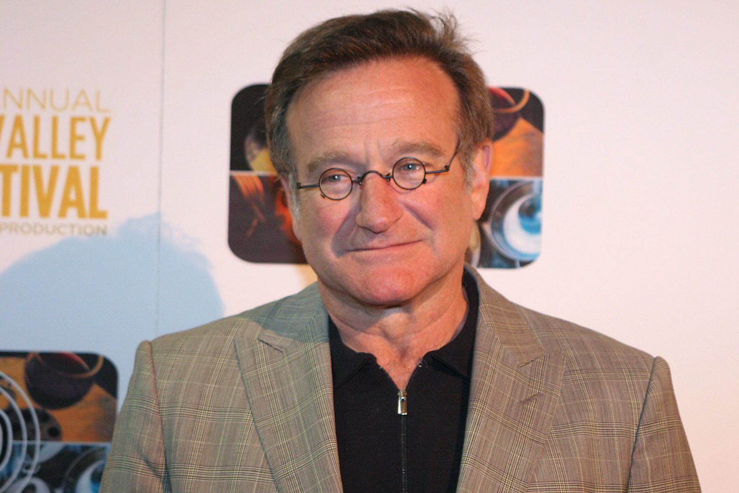 Robin Williams wearing a pair of half-moon glasses